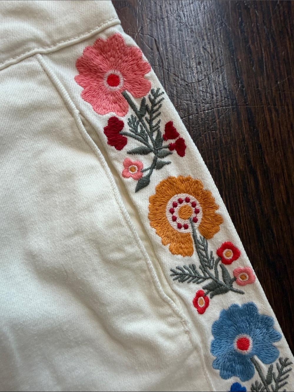 Bodrn white pants with embroidery - Picture 3 of 6